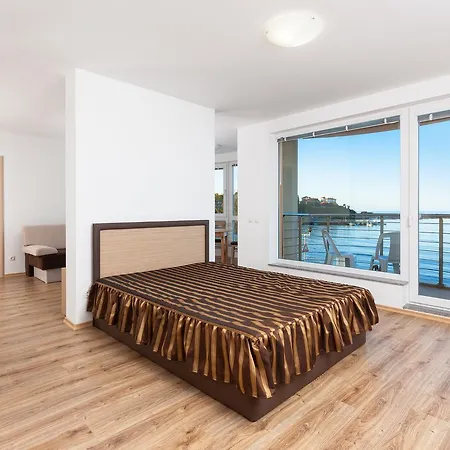 Neven Apartment *