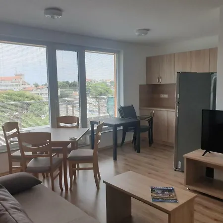 Neven Apartment *